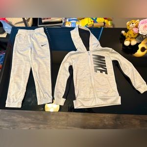 Like new! Nike boys sweatsuit